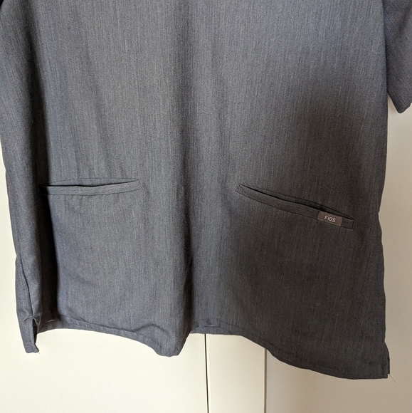 Figs scrubs gray top sz XXL - Picture 4 of 5